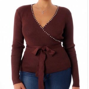DEEP PEARL VNECK RIBBED SWEATER WITH STRAP BELT